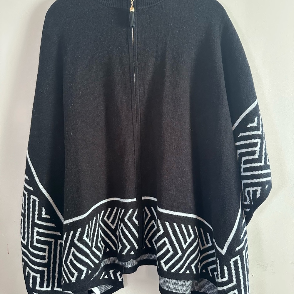 Anne Klein Black and White Geometric Poncho